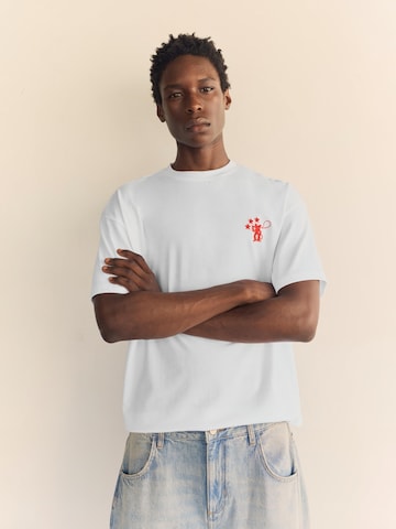 Pull&Bear Majica 'YEHA WORKER MAYO 26' | bela barva