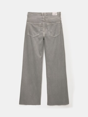 Pull&Bear Flared Jeans in Grijs