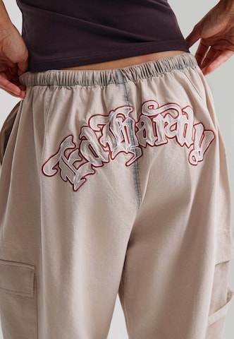 regular Pantaloni funzionali di Ed Hardy in grigio: dietro