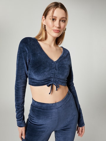 VIERVIER Shirt 'Joana' in Blauw: voorkant