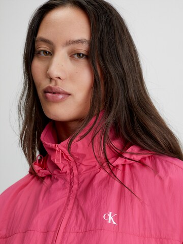 Calvin Klein Jeans Демисезонная куртка в Ярко-розовый