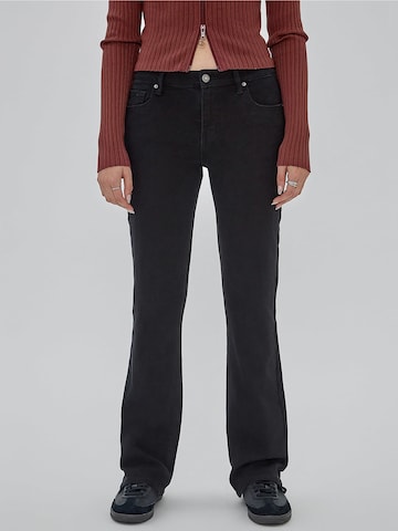 GUESS Boot cut Jeans in Black: front