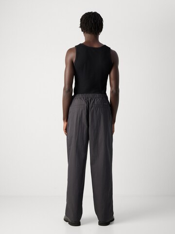 Calvin Klein Baggy Pleat-front trousers in Grey
