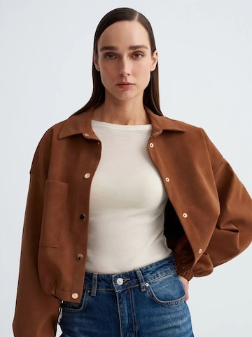 Veste mi-saison Dilvin en marron : devant