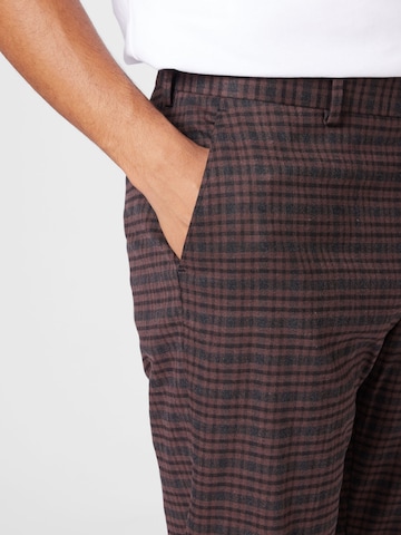 BURTON MENSWEAR LONDON Regular Trousers with creases in Brown