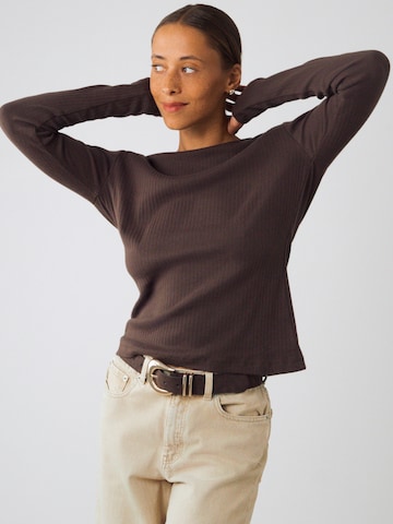 Honest Basics Shirt 'Long Rib' in Braun: Vorderseite