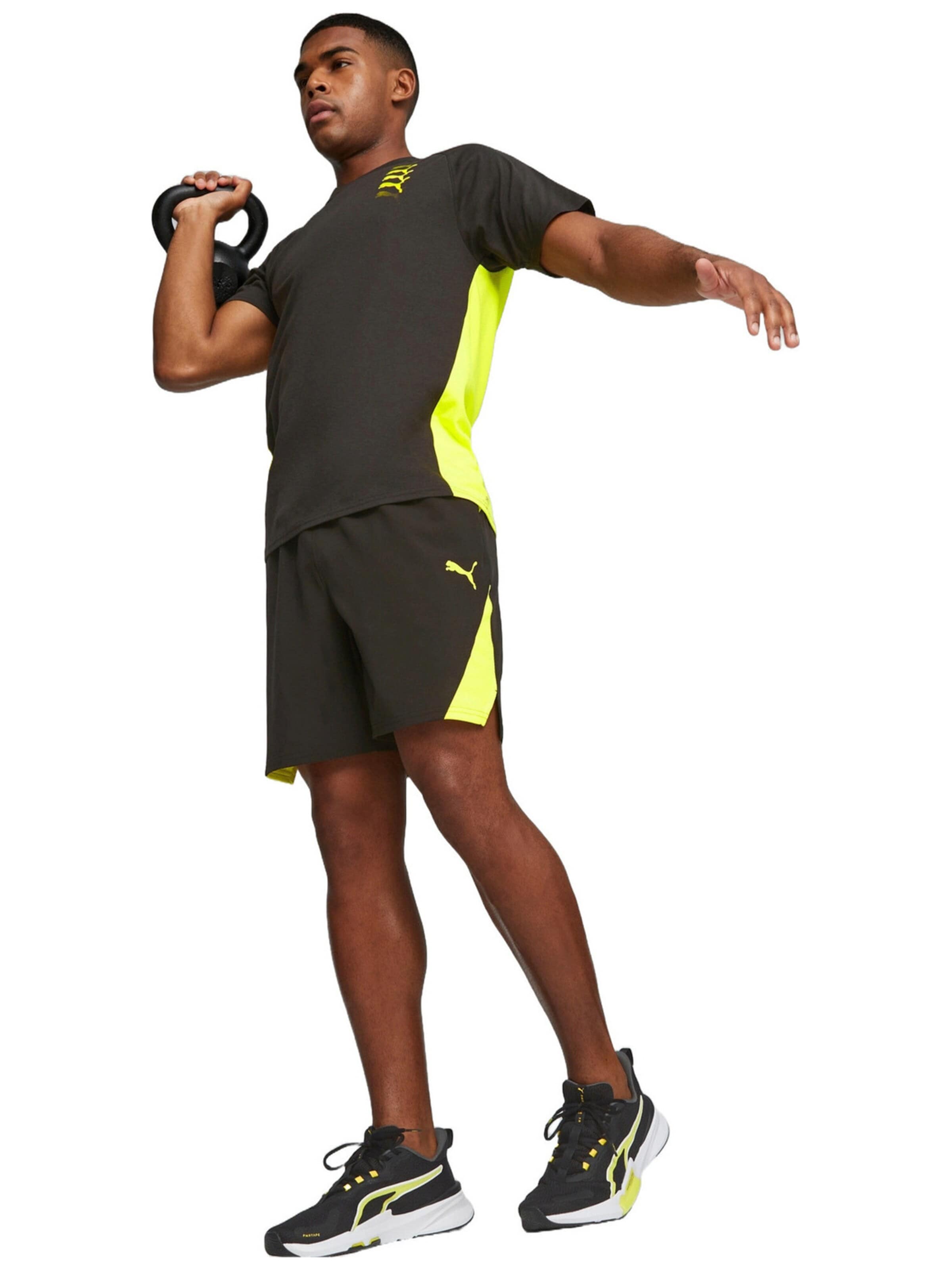 regular Pantaloni sportivi di PUMA in nero: frontale
