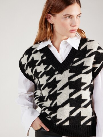 s.Oliver Sweater in Black