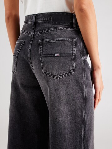 Tommy Jeans Широки крачоли Дънки 'Claire' в сиво