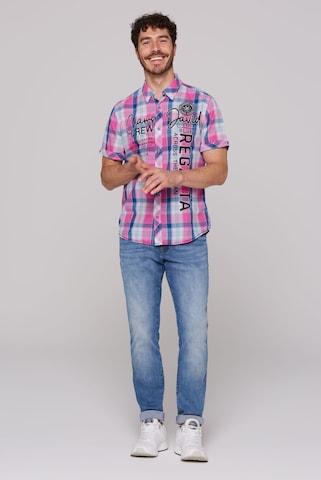 CAMP DAVID Regular Fit Kurzarm-Karohemd mit Label-Applikationen in Pink