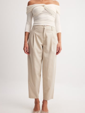 NA-KD Wide leg Pants in Beige: front