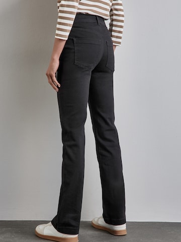 STREET ONE Bootcut Jeans in Schwarz