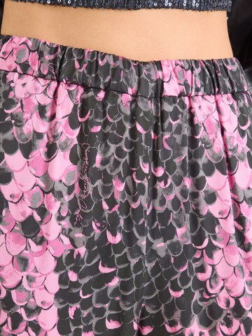 Versace Jeans Couture Широкий Брюки со складками в Ярко-розовый