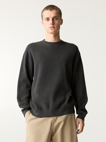 Pull-over Pull&Bear en gris : devant
