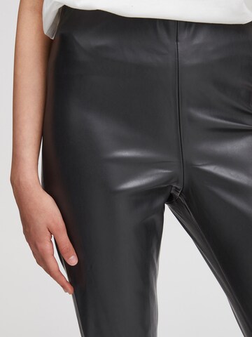 Regular Pantalon 'COMANO' ICHI en noir