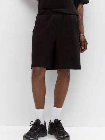 Pull&Bear Loosefit Broek in Zwart: voorkant