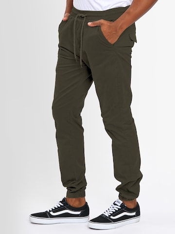 Alessandro Salvarini Tapered Broek in Groen: voorkant