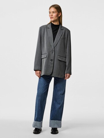 Blazer 'PCKAMIL' di PIECES in grigio