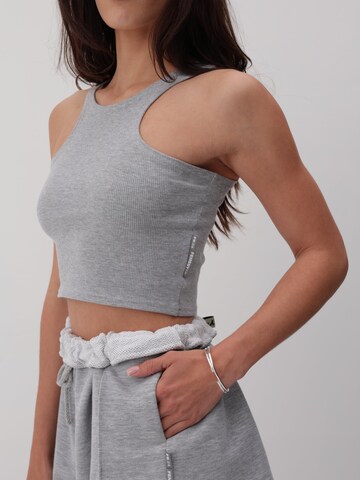 FEMSSY Top 'MIDLINE TOP BEIGE'‌‌ in Grau