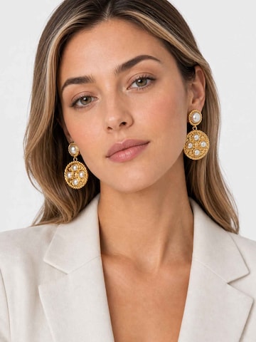 Orecchini 'Long Vintage Round Spiral Pearl Gold Earrings' di RteRme in oro: frontale