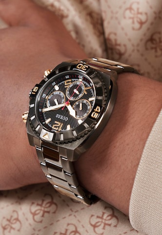 GUESS Uhr 'Traction' in Grau