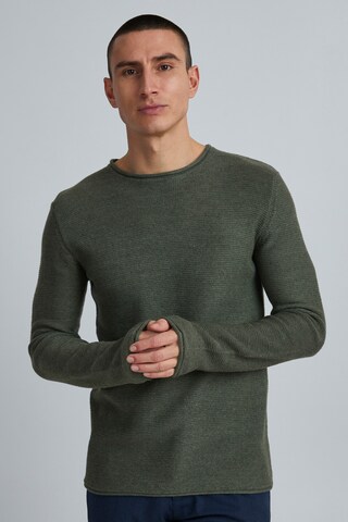 !Solid Sweater in Green: front