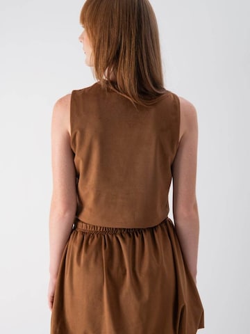 MND - Chaleco en marrón