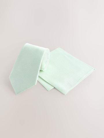 Next Set: Krawatte und Einstecktuch in Grün