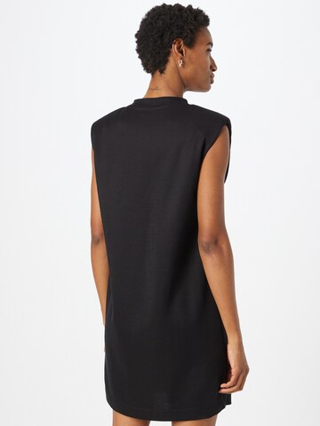 Rochie de la Sisley pe negru