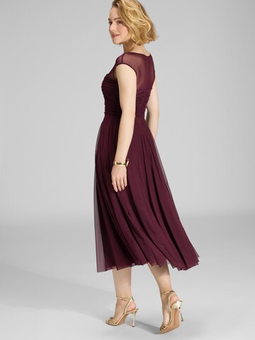 SWING Cocktail Dress in Red