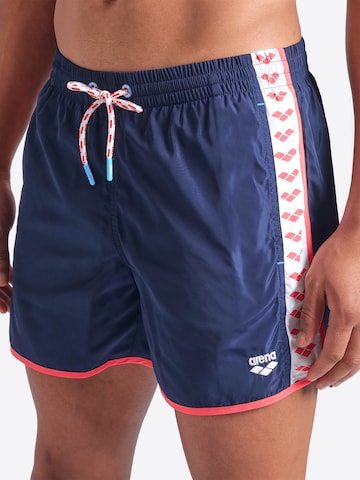 Pantaloncini da bagno 'TEAM STRIPE' di ARENA in blu