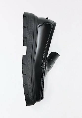 Bershka Slip-ons in Black