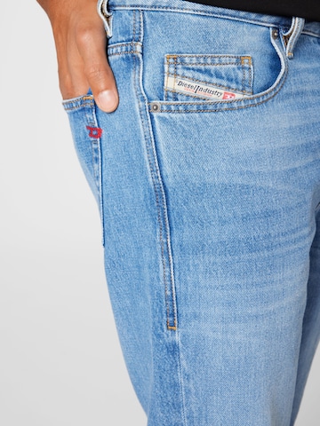 DIESEL Regular Jeans '2020 ' in Blauw