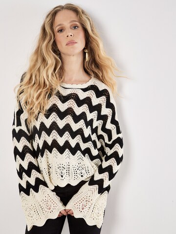 Apricot Chevron Scallop Boarder Jumper ' ' in Beige: Vorderseite