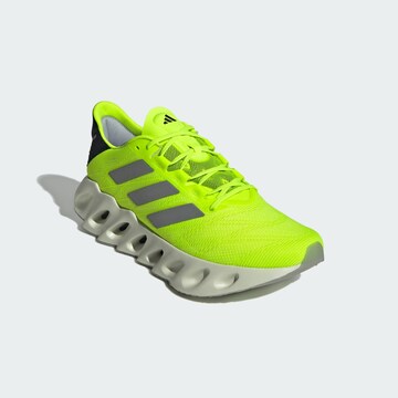 Chaussure de course 'Switch Fwd 2' ADIDAS PERFORMANCE en vert