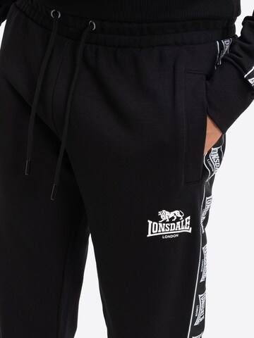 LONSDALE Конический (Tapered) Спортивные штаны 'Grutness' в Черный