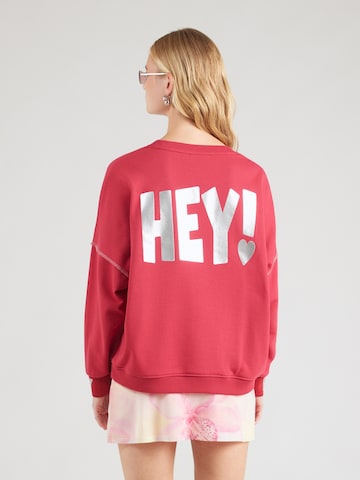 Felpa 'HEY!' di miss goodlife in rosso: frontale
