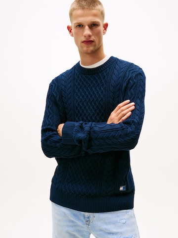 Tommy Jeans Sweater in Blue: front