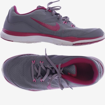 NIKE Sneakers & Trainers in 40 in Grey: front