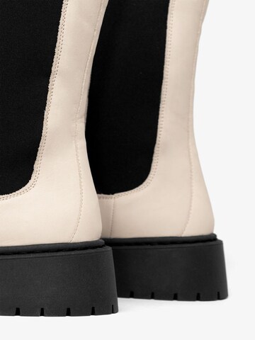 Bianco Chelsea Boots in Beige