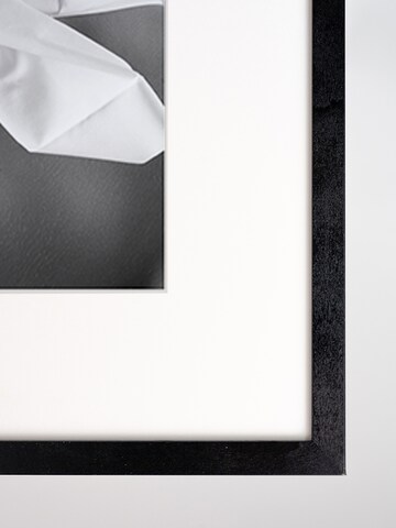 Liv Corday Bild 'White Shirt' in Grau
