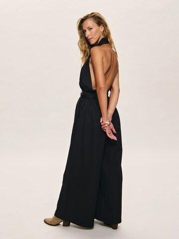 Tuta jumpsuit di Kamila Šikl in nero