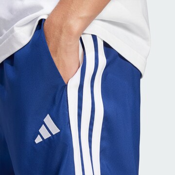 ADIDAS SPORTSWEAR Обычный Спортивные штаны 'Essentials Chelsea' в Синий