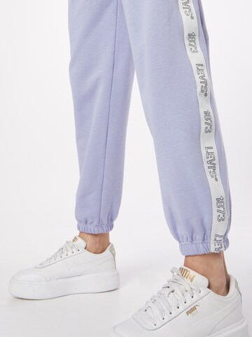 LEVI'S ® Tapered Hose 'Graphic Laundry Sweatpnt' in Lila