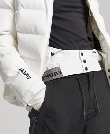 Veste d’hiver Superdry en blanc