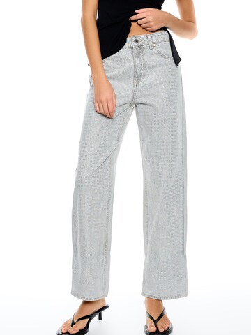 Bershka Regular Jeans in Grey: front