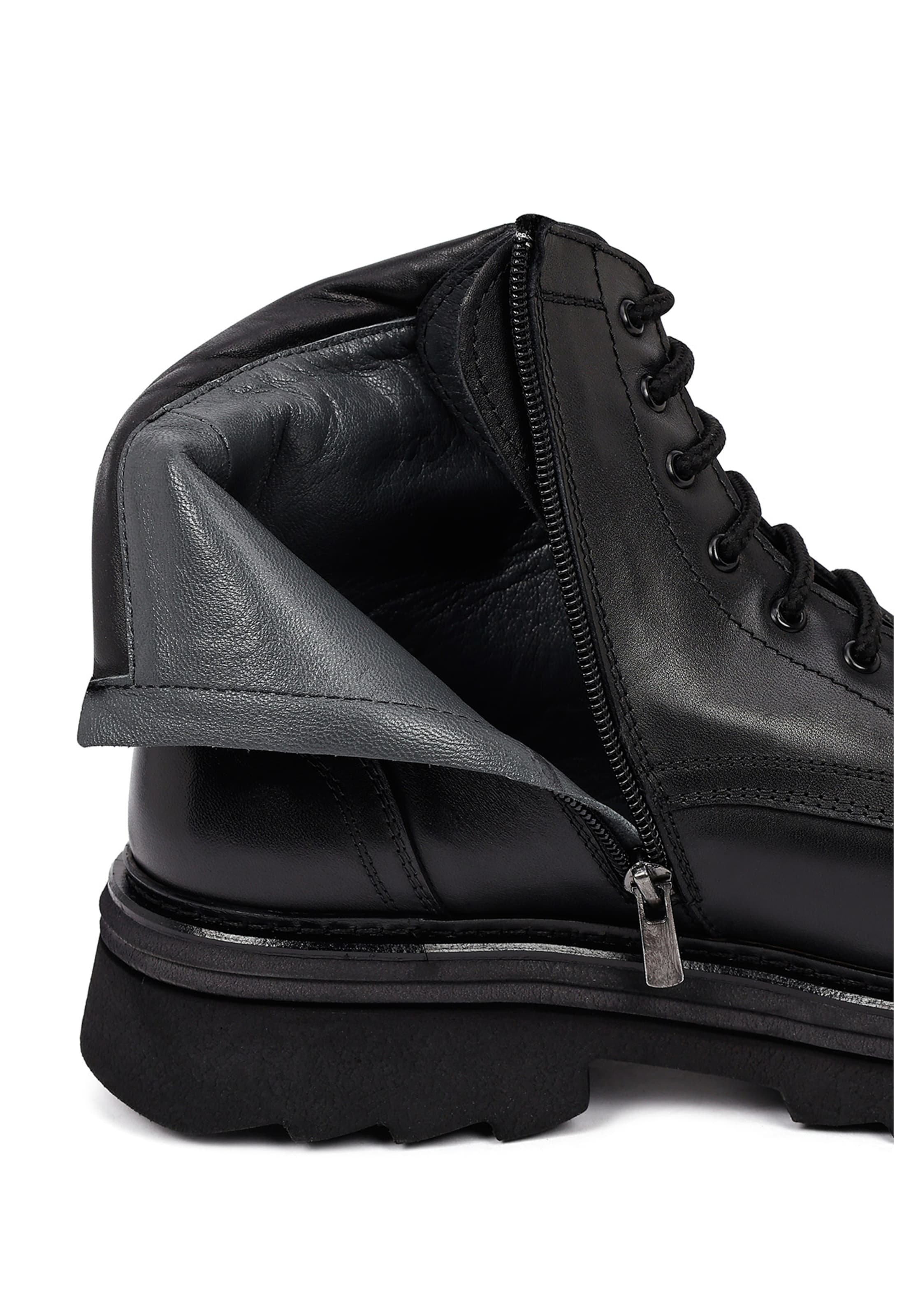 Boots stringati di Derimod in nero