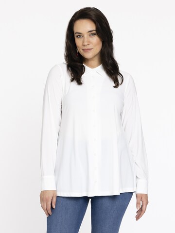 Yoek Blouse in Wit: voorkant