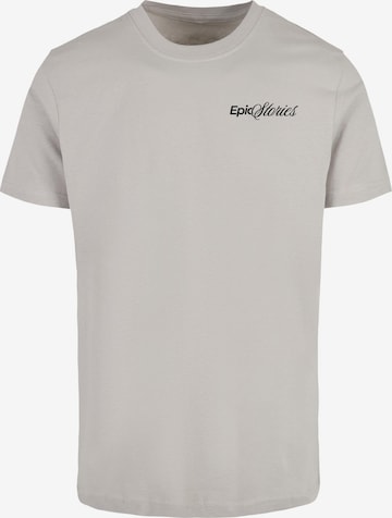 Mister Tee Shirt 'Epic Stories Great Memories' in Grijs: voorkant