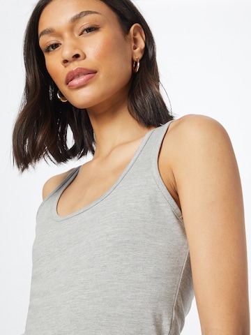 Top di Nasty Gal in grigio